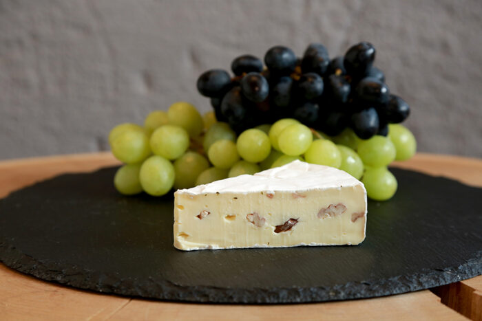 Bauernbrie Walnuß, 130g Käse